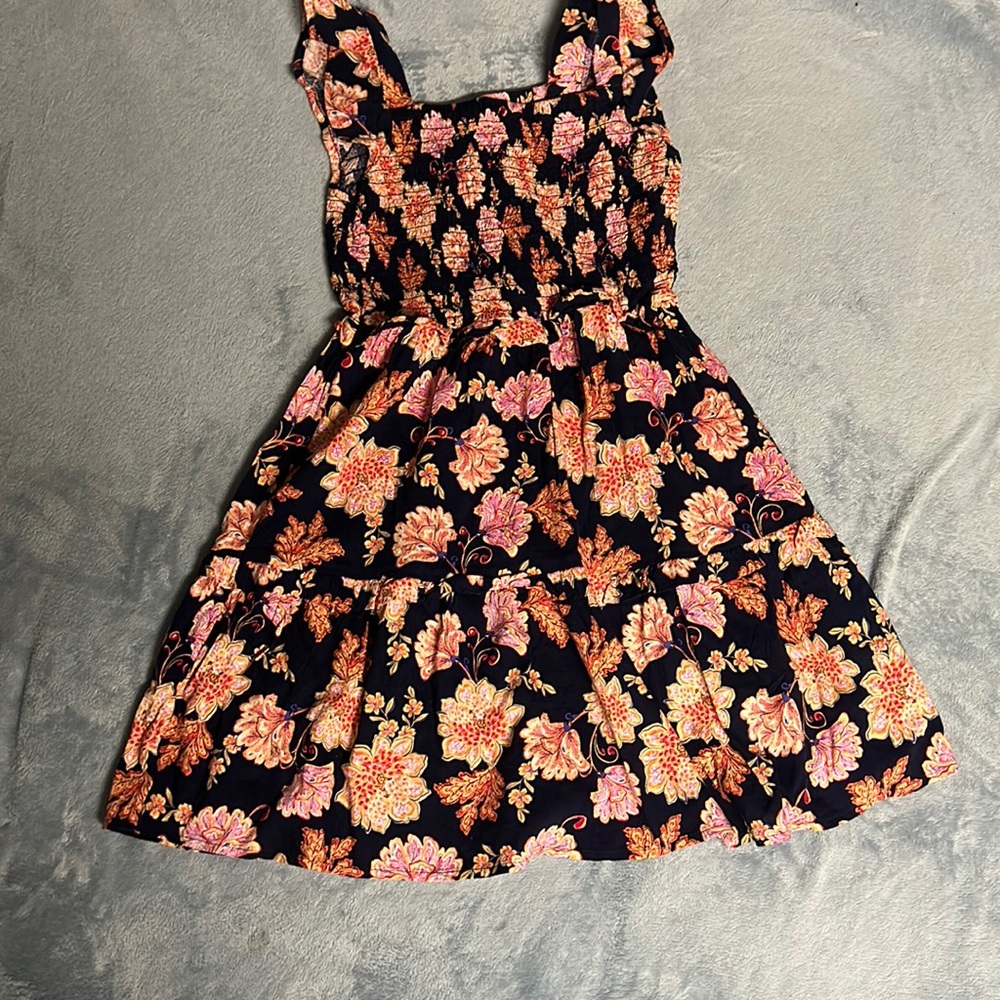 Floral dress with ruffle straps and a stretchy texture